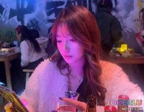  去KTV把姐姐给灌醉顺其自然就强奸